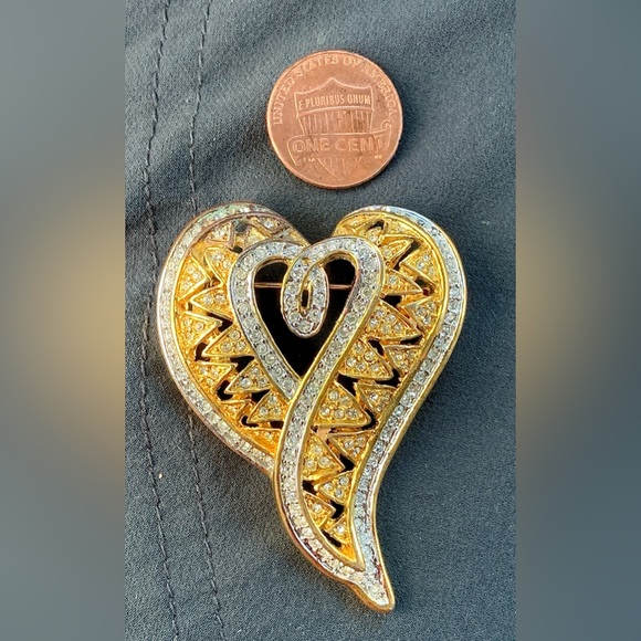Mid Century Vintage Rhinestone Jeweled Gold Tone Metal Heart Shaped Brooch - Picture 9 of 11